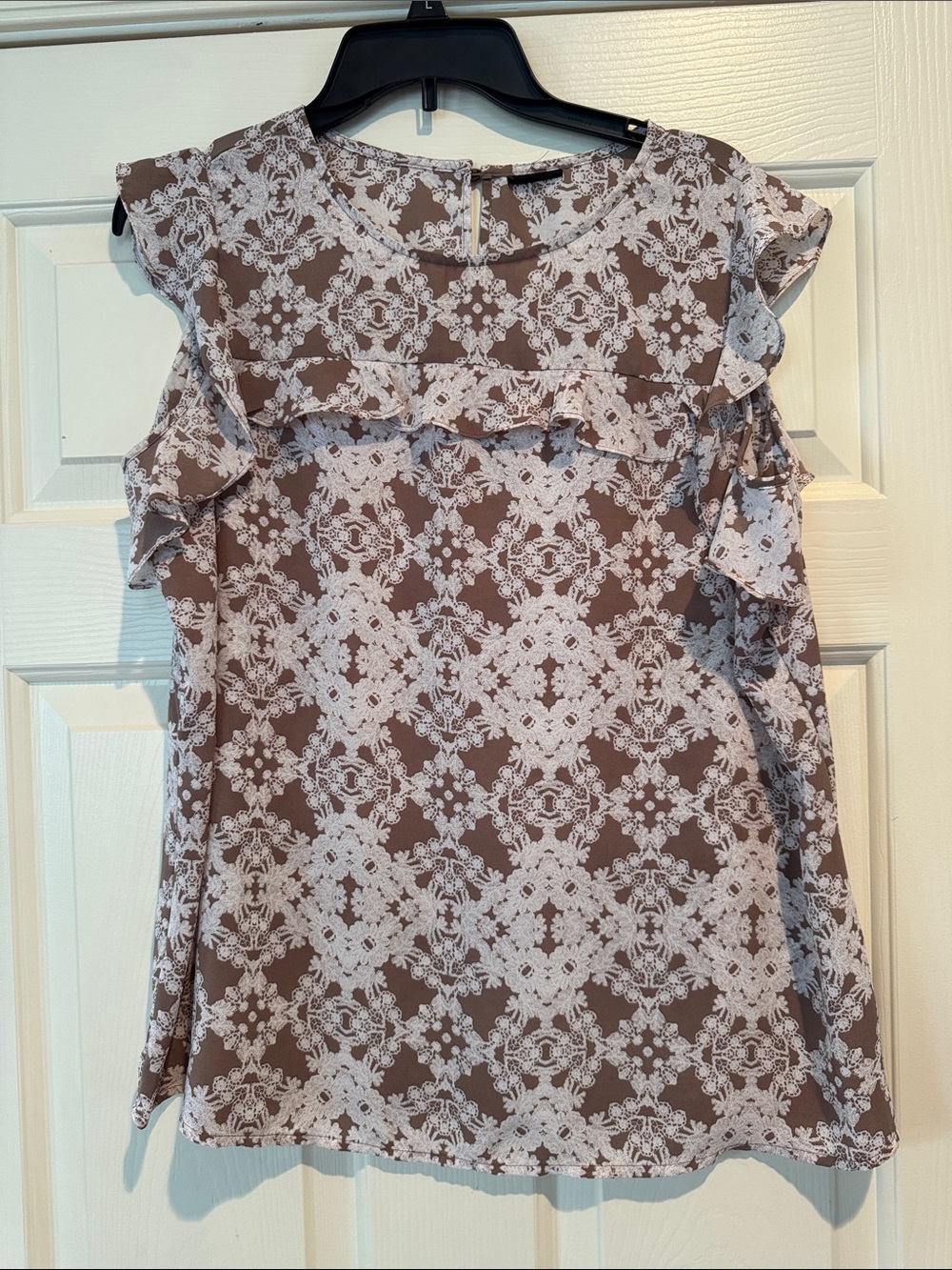 Women’s Taupe and White Lace-Pattern Ruffle Blouse XL